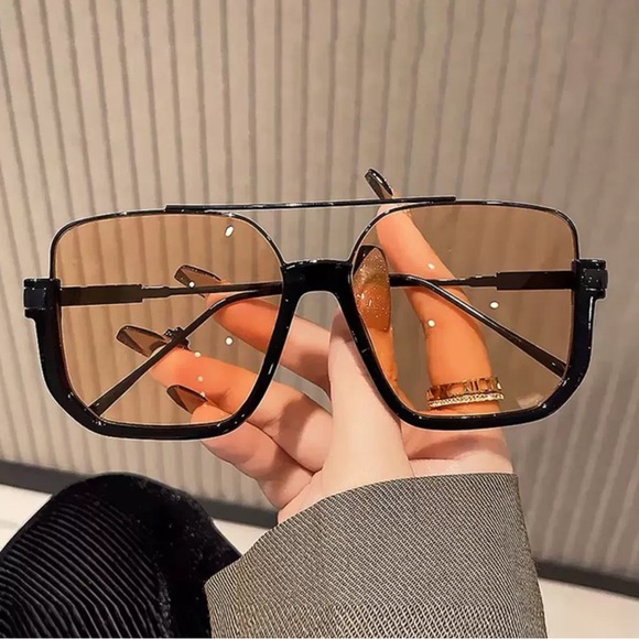 Accessories - Stylish Black and Brown Women's Sunglasses